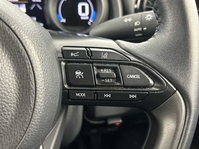 トヨタ ヤリスクロス ハイブリッド G 愛知県 2022(令4)年 6.1万km センシュアルレッドマイカ 禁煙車/ワンオーナー/純正8インチディスプレイオーディオ/（AM/FM/Bluetooth/フルセグTV/USB)/バックカメラ/トヨタセーフティセンス/・プリクラッシュセーフティ/・レーントレーシングアシスト/・パーキングサポートブレーキ/・パーキングセンサー/・レーダークルーズコントロール/・オートマチックハイビーム/・ロードサインアシスト/ETC/パワーバックドア/純正16インチアルミホイール/スマートキー/スペアキー1本/プッシュスタート/LEDヘッドライト/フロントフォグランプ/純正フロアマット/電子パーキングブレーキ/オートホールド/横滑り防止装置/電動格納ミラー