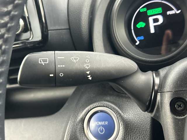 トヨタ ヤリスクロス ハイブリッド G 愛知県 2022(令4)年 6.1万km センシュアルレッドマイカ 禁煙車/ワンオーナー/純正8インチディスプレイオーディオ/（AM/FM/Bluetooth/フルセグTV/USB)/バックカメラ/トヨタセーフティセンス/・プリクラッシュセーフティ/・レーントレーシングアシスト/・パーキングサポートブレーキ/・パーキングセンサー/・レーダークルーズコントロール/・オートマチックハイビーム/・ロードサインアシスト/ETC/パワーバックドア/純正16インチアルミホイール/スマートキー/スペアキー1本/プッシュスタート/LEDヘッドライト/フロントフォグランプ/純正フロアマット/電子パーキングブレーキ/オートホールド/横滑り防止装置/電動格納ミラー