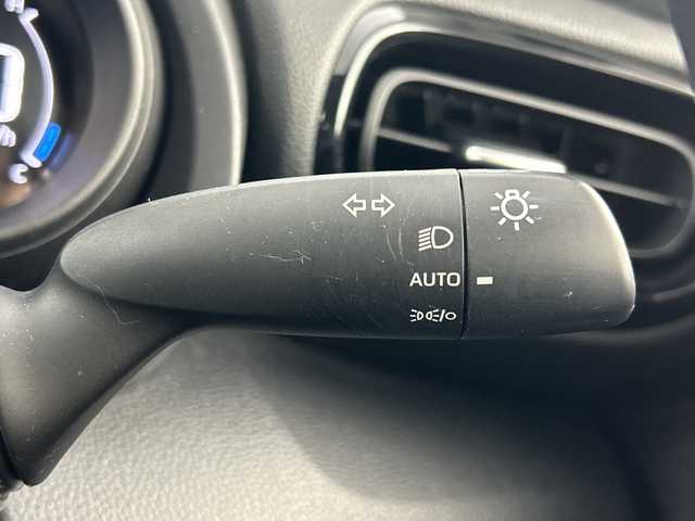 トヨタ ヤリスクロス ハイブリッド G 愛知県 2022(令4)年 6.1万km センシュアルレッドマイカ 禁煙車/ワンオーナー/純正8インチディスプレイオーディオ/（AM/FM/Bluetooth/フルセグTV/USB)/バックカメラ/トヨタセーフティセンス/・プリクラッシュセーフティ/・レーントレーシングアシスト/・パーキングサポートブレーキ/・パーキングセンサー/・レーダークルーズコントロール/・オートマチックハイビーム/・ロードサインアシスト/ETC/パワーバックドア/純正16インチアルミホイール/スマートキー/スペアキー1本/プッシュスタート/LEDヘッドライト/フロントフォグランプ/純正フロアマット/電子パーキングブレーキ/オートホールド/横滑り防止装置/電動格納ミラー