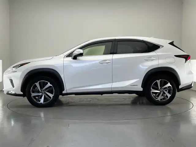 レクサス ＮＸ 300h Iパッケージ 愛知県 2017(平29)年 2.9万km ソニッククォーツ 純正１０．３型ナビ　角型３眼LED　黒革　セーフティシステム＋　追従クルコン　メモリーシート　フルセグ　バックカメラ　ETC２．０　シートヒーター　衝突軽減　パドルシフト　ステアリングヒーター　禁煙　ドラレコ　DVD　Bluetooth　フォグ　nanoe 　コーナーセンサー　プッシュスタート　スマートキー