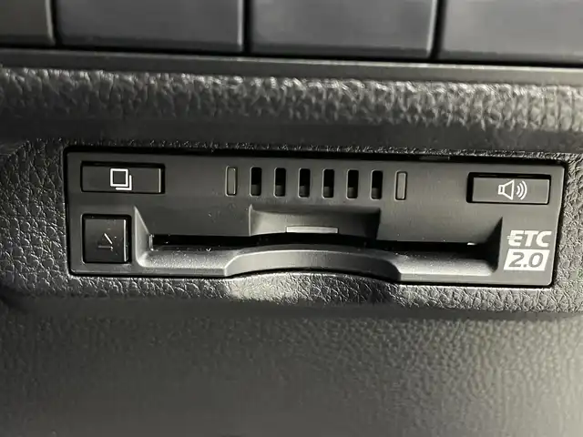 トヨタ カローラ スポーツ G Z 埼玉県 2018(平30)年 4万km シルバーマイカM 純正９型ナビ　ＴＲＤエアロ　バックカメラ　ビルトインＥＴＣ２．０　ドライブレコーダー　ＬＥＤ　追従走行　ＭＴモード付ＡＴ　フルセグＴＶ　Ｂｌｕｅｔｏｏｔｈ　スマートキー　衝突被害軽減