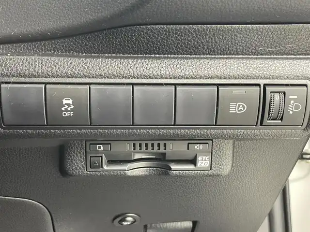 トヨタ カローラ スポーツ G Z 埼玉県 2018(平30)年 4万km シルバーマイカM 純正９型ナビ　ＴＲＤエアロ　バックカメラ　ビルトインＥＴＣ２．０　ドライブレコーダー　ＬＥＤ　追従走行　ＭＴモード付ＡＴ　フルセグＴＶ　Ｂｌｕｅｔｏｏｔｈ　スマートキー　衝突被害軽減