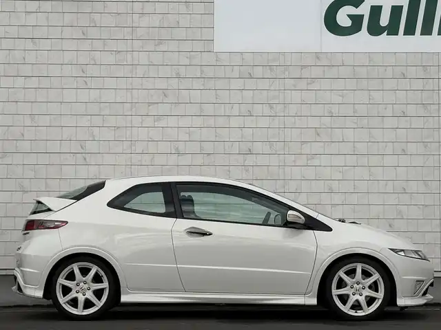 ホンダ シビック タイプR ユーロ 岩手県 2011(平23)年 3.4万km チャンピオンシップホワイト 禁煙車/ワンオーナー/6MT/純正オーディオ/→CD/FM/AM/AUX/ステアリングスイッチ/ビークルスタビリティアシスト/・ABS/・トラクションコントロール/・横滑り抑制機能/コーナーセンサー/〇プッシュスタート/〇電動格納ミラー/〇ウィンカーミラー/〇フロアマット/〇キーレス/〇取扱説明書/〇保証書/スペアキー/ETC