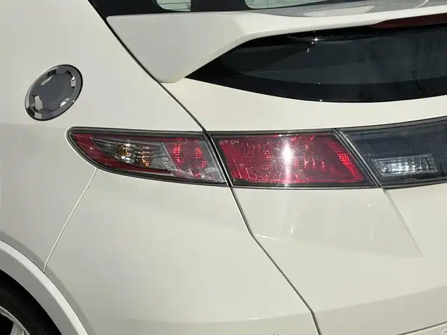 ホンダ シビック タイプR ユーロ 岩手県 2011(平23)年 3.4万km チャンピオンシップホワイト 禁煙車/ワンオーナー/6MT/純正オーディオ/→CD/FM/AM/AUX/ステアリングスイッチ/ビークルスタビリティアシスト/・ABS/・トラクションコントロール/・横滑り抑制機能/コーナーセンサー/〇プッシュスタート/〇電動格納ミラー/〇ウィンカーミラー/〇フロアマット/〇キーレス/〇取扱説明書/〇保証書/スペアキー/ETC