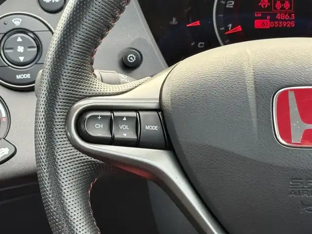 ホンダ シビック タイプR ユーロ 岩手県 2011(平23)年 3.4万km チャンピオンシップホワイト 禁煙車/ワンオーナー/6MT/純正オーディオ/→CD/FM/AM/AUX/ステアリングスイッチ/ビークルスタビリティアシスト/・ABS/・トラクションコントロール/・横滑り抑制機能/コーナーセンサー/〇プッシュスタート/〇電動格納ミラー/〇ウィンカーミラー/〇フロアマット/〇キーレス/〇取扱説明書/〇保証書/スペアキー/ETC