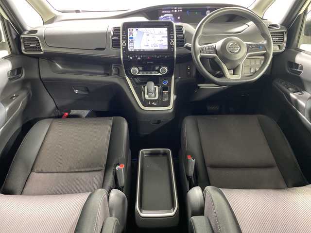 日産 セレナ e－パワー ハイウェイスター V 神奈川県 2018(平30)年 4.1万km ブリリアントホワイトパール 2トーン 純正9型SDナビゲーション/AM FM フルセグ Bluetooth CD DVD/アラウンドビューモニター/純正フリップダウンモニター/両側パワースライドドア/ハンズフリーオートスライドドア/プロパイロット/車線逸脱警報/車線逸脱防止支援システム/エマージェンシーブレーキ/標識表示機能/駐車支援/ふらつき警報/横滑り防止機能/ビルトインETC/前方ドライブレコーダー/デジタルインナーミラー/純正フロアマット/スマートキー/スペアキー/LEDヘッドライト/オートライト/純正15インチアルミホイル