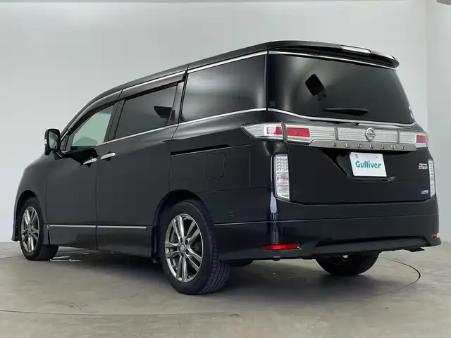 日産 エルグランド 250HWS アーバンクロム 鹿児島県 2012(平24)年 9.9万km ファントムブラック 社外SDナビ/(BT/CD/DVD/AM/FM/フルセグTV)/社外フリップダウンモニターTMX-R220MG/デジタルインナーミラー/両側パワースライドドア/オットマンシート/バックカメラ/ETC/キセノンヘッドライト/ウォークスルー/3列シート/前方ドライブレコーダー/ハーフレザーシート/純正18インチアルミホイール/スペアキー/保証書/取扱説明書