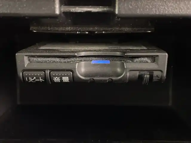 日産 エルグランド 250HWS アーバンクロム 鹿児島県 2012(平24)年 9.9万km ファントムブラック 社外SDナビ/(BT/CD/DVD/AM/FM/フルセグTV)/社外フリップダウンモニターTMX-R220MG/デジタルインナーミラー/両側パワースライドドア/オットマンシート/バックカメラ/ETC/キセノンヘッドライト/ウォークスルー/3列シート/前方ドライブレコーダー/ハーフレザーシート/純正18インチアルミホイール/スペアキー/保証書/取扱説明書