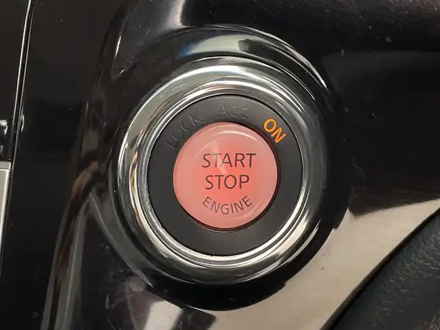 日産 エルグランド 250HWS アーバンクロム 鹿児島県 2012(平24)年 9.9万km ファントムブラック 社外SDナビ/(BT/CD/DVD/AM/FM/フルセグTV)/社外フリップダウンモニターTMX-R220MG/デジタルインナーミラー/両側パワースライドドア/オットマンシート/バックカメラ/ETC/キセノンヘッドライト/ウォークスルー/3列シート/前方ドライブレコーダー/ハーフレザーシート/純正18インチアルミホイール/スペアキー/保証書/取扱説明書