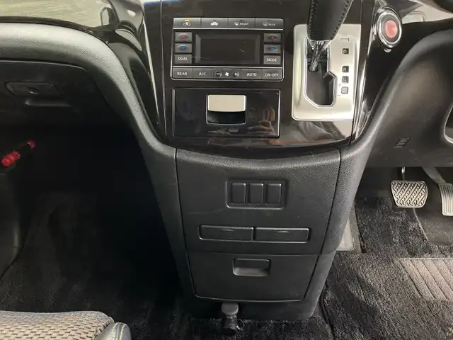 日産 エルグランド 250HWS アーバンクロム 鹿児島県 2012(平24)年 9.9万km ファントムブラック 社外SDナビ/(BT/CD/DVD/AM/FM/フルセグTV)/社外フリップダウンモニターTMX-R220MG/デジタルインナーミラー/両側パワースライドドア/オットマンシート/バックカメラ/ETC/キセノンヘッドライト/ウォークスルー/3列シート/前方ドライブレコーダー/ハーフレザーシート/純正18インチアルミホイール/スペアキー/保証書/取扱説明書