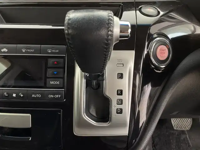 日産 エルグランド 250HWS アーバンクロム 鹿児島県 2012(平24)年 9.9万km ファントムブラック 社外SDナビ/(BT/CD/DVD/AM/FM/フルセグTV)/社外フリップダウンモニターTMX-R220MG/デジタルインナーミラー/両側パワースライドドア/オットマンシート/バックカメラ/ETC/キセノンヘッドライト/ウォークスルー/3列シート/前方ドライブレコーダー/ハーフレザーシート/純正18インチアルミホイール/スペアキー/保証書/取扱説明書