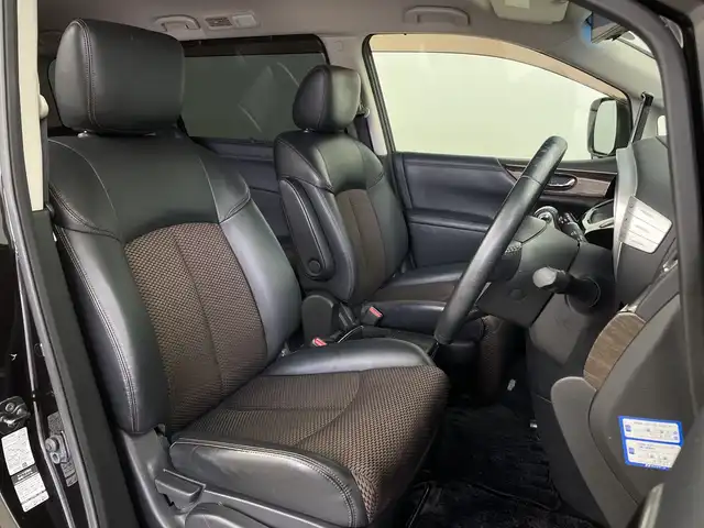 日産 エルグランド 250HWS アーバンクロム 鹿児島県 2012(平24)年 9.9万km ファントムブラック 社外SDナビ/(BT/CD/DVD/AM/FM/フルセグTV)/社外フリップダウンモニターTMX-R220MG/デジタルインナーミラー/両側パワースライドドア/オットマンシート/バックカメラ/ETC/キセノンヘッドライト/ウォークスルー/3列シート/前方ドライブレコーダー/ハーフレザーシート/純正18インチアルミホイール/スペアキー/保証書/取扱説明書