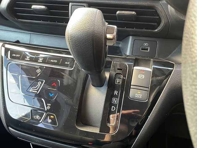 日産 デイズ HWS G ターボ プロパイロットED 愛知県 2023(令5)年 2万km アメジストブラック/シルキーホワイト 禁煙車/日産プロパイロット/純正ディスプレイオーディオ/（Bluetooth/AppleCarPlay/AndroidAuto/HDMI)/アランドビューカメラ/インテリジェントモビリティ/・インテリジェントエマージェンシーブレーキ/・アダプティブLEDヘッドライトシステム/・踏み間違い衝突防止アシスト/・車線逸脱警報機能/・車線逸脱防止支援システム/・前方衝突予測警報/・ふらつき警報/・先行車発進お知らせ機能/・標識認識機能/アダプティブクルーズコントロール/ブラインドスポットモニター/シートヒーター/ステアリングヒーター/前方ドライブレコーダー/ETC/純正15インチアルミホイール/純正フロアマット/純正ドアバイザー/LEDヘッドライト/オートライト/スペアキー1本/スマートキー/保証書/取扱説明書