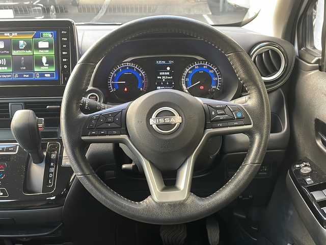 日産 デイズ HWS G ターボ プロパイロットED 愛知県 2023(令5)年 2万km アメジストブラック/シルキーホワイト 禁煙車/日産プロパイロット/純正ディスプレイオーディオ/（Bluetooth/AppleCarPlay/AndroidAuto/HDMI)/アランドビューカメラ/インテリジェントモビリティ/・インテリジェントエマージェンシーブレーキ/・アダプティブLEDヘッドライトシステム/・踏み間違い衝突防止アシスト/・車線逸脱警報機能/・車線逸脱防止支援システム/・前方衝突予測警報/・ふらつき警報/・先行車発進お知らせ機能/・標識認識機能/アダプティブクルーズコントロール/ブラインドスポットモニター/シートヒーター/ステアリングヒーター/前方ドライブレコーダー/ETC/純正15インチアルミホイール/純正フロアマット/純正ドアバイザー/LEDヘッドライト/オートライト/スペアキー1本/スマートキー/保証書/取扱説明書