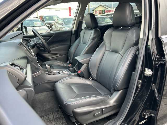 スバル フォレスター プレミアム 長野県 2018(平30)年 6万km クリスタルブラックシリカ ・純正メーカーオプションナビ/(Bluetooth/DVD/CD/フルセグTV)/・クルーズコントロール/・ドライブレコーダー/・純正ビルトインETC/・純正フロアマット/・パワーシート(D+N席)/・シートヒーター(D+N席)/・ステアリングヒーター/・社外18インチアルミホイール/・ワンオーナー/・保証書/・取扱説明書/・スペアキー