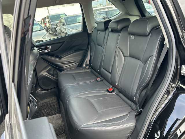 スバル フォレスター プレミアム 長野県 2018(平30)年 6万km クリスタルブラックシリカ ・純正メーカーオプションナビ/(Bluetooth/DVD/CD/フルセグTV)/・クルーズコントロール/・ドライブレコーダー/・純正ビルトインETC/・純正フロアマット/・パワーシート(D+N席)/・シートヒーター(D+N席)/・ステアリングヒーター/・社外18インチアルミホイール/・ワンオーナー/・保証書/・取扱説明書/・スペアキー