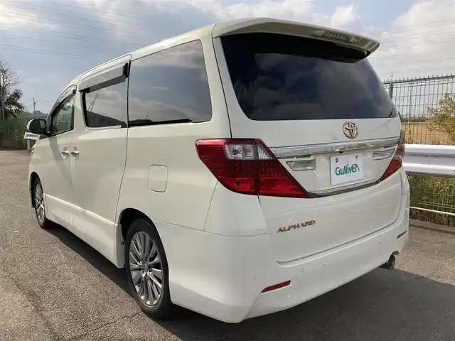 トヨタ アルファード 240S タイプゴールド 長野県 2013(平25)年 5.8万km ゴールドパールクリスタルシャイン ・純正ナビ/・フルセグTV/・10.5型フリップダウンモニター/・両側パワースライドドア/・パワーバックドア/・バックモニター/・ビルトインETC/・クルーズコントロール/・クリアランスソナー/バックソナー/・HIDヘッドランプ/・フロントフォグランプ/・デュアルオートエアコン/・木目調/革巻きコンビステアリング/・ステアリングスイッチ/・合皮/アルカンターラコンビシート/・2列目リラックスキャプテンシート/・純正18インチアルミホイール/・スマートキー/・プッシュエンジンスタート