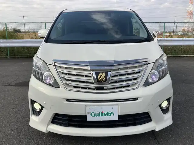 トヨタ アルファード 240S タイプゴールド 長野県 2013(平25)年 5.8万km ゴールドパールクリスタルシャイン ・純正ナビ/・フルセグTV/・10.5型フリップダウンモニター/・両側パワースライドドア/・パワーバックドア/・バックモニター/・ビルトインETC/・クルーズコントロール/・クリアランスソナー/バックソナー/・HIDヘッドランプ/・フロントフォグランプ/・デュアルオートエアコン/・木目調/革巻きコンビステアリング/・ステアリングスイッチ/・合皮/アルカンターラコンビシート/・2列目リラックスキャプテンシート/・純正18インチアルミホイール/・スマートキー/・プッシュエンジンスタート