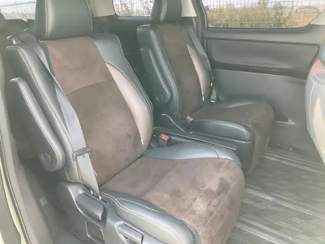 トヨタ アルファード 240S タイプゴールド 長野県 2013(平25)年 5.8万km ゴールドパールクリスタルシャイン ・純正ナビ/・フルセグTV/・10.5型フリップダウンモニター/・両側パワースライドドア/・パワーバックドア/・バックモニター/・ビルトインETC/・クルーズコントロール/・クリアランスソナー/バックソナー/・HIDヘッドランプ/・フロントフォグランプ/・デュアルオートエアコン/・木目調/革巻きコンビステアリング/・ステアリングスイッチ/・合皮/アルカンターラコンビシート/・2列目リラックスキャプテンシート/・純正18インチアルミホイール/・スマートキー/・プッシュエンジンスタート