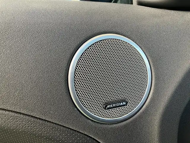 ランドローバー レンジローバーイヴォーク ダイナミック 神奈川県 2015(平27)年 6.5万km ユーロンホワイト 純正ナビ/(FM/AM/CD/DVD/BT/フルセグ)/バック/サイドカメラ/MERIDIANスピーカー/前後コーナーセンサー/クルーズコントロール/パドルシフト/本革シート/前席電動シート/シートメモリー/ガラスルーフ/パワーバックドア/フォグランプ/スペアキー×１