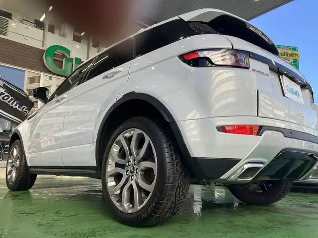 ランドローバー レンジローバーイヴォーク ダイナミック 神奈川県 2015(平27)年 6.5万km ユーロンホワイト 純正ナビ/(FM/AM/CD/DVD/BT/フルセグ)/バック/サイドカメラ/MERIDIANスピーカー/前後コーナーセンサー/クルーズコントロール/パドルシフト/本革シート/前席電動シート/シートメモリー/ガラスルーフ/パワーバックドア/フォグランプ/スペアキー×１