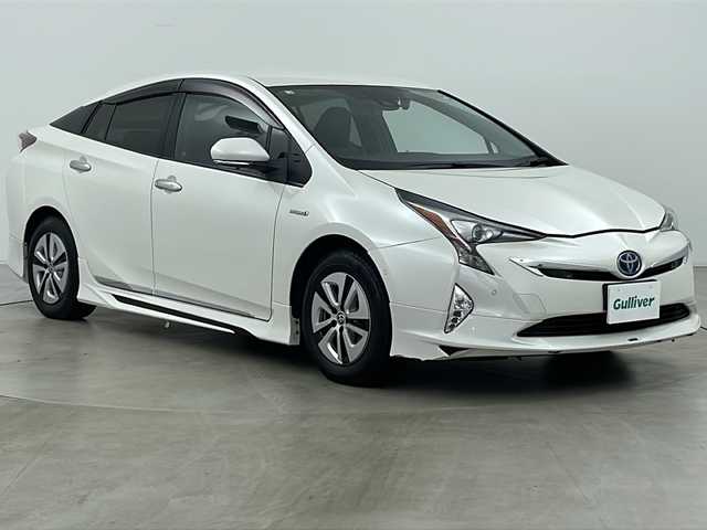 トヨタ プリウス A プレミアム 道央・札幌 2018(平30)年 7.6万km ホワイトパールクリスタルシャイン ・4WD/・寒冷地仕様/・純正ナビ&フルセグ&CD&DVD&BT/・バックカメラ/・トヨタセーフティセンス/・プリクラッシュセーフティ/・レーンディパーチャーアラート/・パーキングアシスト/・インテリジェットクリアランスソナー/・ブラインドスポットモニター/・ふらつき検知/・アダプティブクルーズコントロール/・ヘッドアップディスプレイ/・横滑り防止装置/・モデリスタエアロ/・純正ドライブレコーダー/・ETC/・レザーシート/・D席パワーシート/・シートヒーター/・ドアミラーヒーター/・ドアミラーウィンカー/・フロントワイパーデアイサー/・AC100V/・プッシュスタート/・LEDヘッドライト/・LEDフォグランプ/・オートマチックハイビーム/・オートライト/・スマートキー/・スペアキー