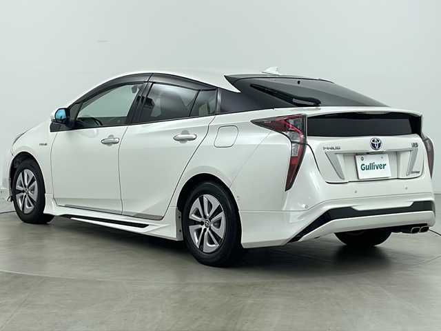 トヨタ プリウス A プレミアム 道央・札幌 2018(平30)年 7.6万km ホワイトパールクリスタルシャイン ・4WD/・寒冷地仕様/・純正ナビ&フルセグ&CD&DVD&BT/・バックカメラ/・トヨタセーフティセンス/・プリクラッシュセーフティ/・レーンディパーチャーアラート/・パーキングアシスト/・インテリジェットクリアランスソナー/・ブラインドスポットモニター/・ふらつき検知/・アダプティブクルーズコントロール/・ヘッドアップディスプレイ/・横滑り防止装置/・モデリスタエアロ/・純正ドライブレコーダー/・ETC/・レザーシート/・D席パワーシート/・シートヒーター/・ドアミラーヒーター/・ドアミラーウィンカー/・フロントワイパーデアイサー/・AC100V/・プッシュスタート/・LEDヘッドライト/・LEDフォグランプ/・オートマチックハイビーム/・オートライト/・スマートキー/・スペアキー