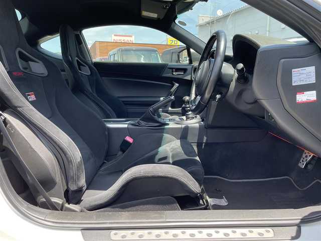 トヨタ ８６ GR 広島県 2018(平30)年 7.9万km クリスタルホワイトパール リアウイング/レッド塗装ブレーキキャリパー/フルエアロ/CHUHATSUダウンサス/柿本改マフラー/カーボン調ラッピングトランク/シーケンシャルウインカー/GR仕様RECAROシート/ECLIPSEナビ（CD/DVD/フルセグTV/Bluetooth）/バックカメラ/ETC/クルーズコントロール/オートライト/純正17インチAW/プッシュスタート/スペアキー