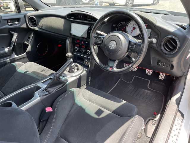 トヨタ ８６ GR 広島県 2018(平30)年 7.9万km クリスタルホワイトパール リアウイング/レッド塗装ブレーキキャリパー/フルエアロ/CHUHATSUダウンサス/柿本改マフラー/カーボン調ラッピングトランク/シーケンシャルウインカー/GR仕様RECAROシート/ECLIPSEナビ（CD/DVD/フルセグTV/Bluetooth）/バックカメラ/ETC/クルーズコントロール/オートライト/純正17インチAW/プッシュスタート/スペアキー