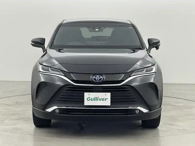 トヨタ ハリアー ハイブリッド Z レザーパッケージ 福岡県 2023(令5)年 2.2万km プレシャスブラックパール ワンオーナー　/調光パノラマルーフ　/メーカー１２．３型ナビ、フルセグTV　/バックカメラ　/ＪＢＬサウンド　/デジタルルームミラー　/ETC２．０　/トヨタセーフティセンス　/レーダークルーズコントロール　/コーナーセンサー　/衝突軽減ブレーキ　/レーンキープ　/ＢＳＭ　/ＰＫＳＢ　/ＨＵＤ　/ＭＴモード付ＡＴ　/パワーバックドア　/本革シート　/パワーシート　/シートベンチレーション／ヒーター　/ステアリングヒーター　/純正１８インチアルミホイール　/ＬＥＤヘッドライト