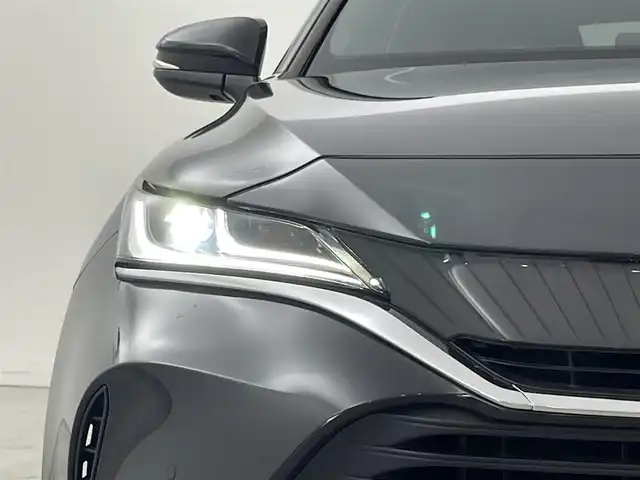 トヨタ ハリアー ハイブリッド Z レザーパッケージ 福岡県 2023(令5)年 2.2万km プレシャスブラックパール ワンオーナー　/調光パノラマルーフ　/メーカー１２．３型ナビ、フルセグTV　/バックカメラ　/ＪＢＬサウンド　/デジタルルームミラー　/ETC２．０　/トヨタセーフティセンス　/レーダークルーズコントロール　/コーナーセンサー　/衝突軽減ブレーキ　/レーンキープ　/ＢＳＭ　/ＰＫＳＢ　/ＨＵＤ　/ＭＴモード付ＡＴ　/パワーバックドア　/本革シート　/パワーシート　/シートベンチレーション／ヒーター　/ステアリングヒーター　/純正１８インチアルミホイール　/ＬＥＤヘッドライト