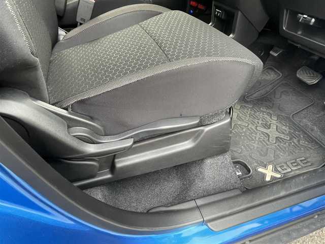 スズキ クロスビー HYBRID MZ 東京都 2023(令5)年 1.1万km スポーディーブルーメタリック/ミネラルグレー2トーン ワンオーナー/４ＷＤ/純正ナビ/・フルセグＴＶ/・ＣＤ/・ＤＶＤ/・ＦＭ・ＡＭ/バックカメラ/レーンアシスト/衝突軽減ブレーキ/ビルトインＥＴＣ/純正フロアマット/ドアバイザー/クルーズコントロール追従有/スタッドレス積込