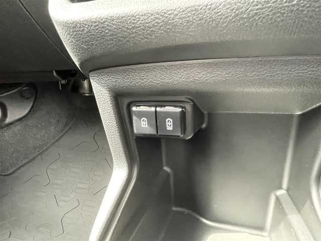 スズキ クロスビー HYBRID MZ 東京都 2023(令5)年 1.1万km スポーディーブルーメタリック/ミネラルグレー2トーン ワンオーナー/４ＷＤ/純正ナビ/・フルセグＴＶ/・ＣＤ/・ＤＶＤ/・ＦＭ・ＡＭ/バックカメラ/レーンアシスト/衝突軽減ブレーキ/ビルトインＥＴＣ/純正フロアマット/ドアバイザー/クルーズコントロール追従有/スタッドレス積込