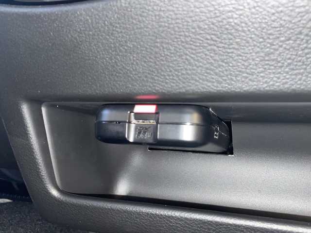 スズキ クロスビー HYBRID MZ 東京都 2023(令5)年 1.1万km スポーディーブルーメタリック/ミネラルグレー2トーン ワンオーナー/４ＷＤ/純正ナビ/・フルセグＴＶ/・ＣＤ/・ＤＶＤ/・ＦＭ・ＡＭ/バックカメラ/レーンアシスト/衝突軽減ブレーキ/ビルトインＥＴＣ/純正フロアマット/ドアバイザー/クルーズコントロール追従有/スタッドレス積込