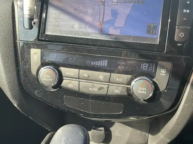 日産 エクストレイル 20X 宮崎県 2014(平26)年 7.5万km ダイヤモンドブラック 純正ナビ/(FM.AM.Bluetooth.SD.CD.DVD)/フルセグTV/バックカメラ/4WD/ETC/ドライブレコーダー(前方)/シートヒーター/後部座席モニター/スマートキー/オートライト/ダウンヒルアシストコントロール/パワーステアリング/パワーウィンドウ/アイドリングストップ/フロアマット純正/アルミホイール純正/LEDヘッドライト純正/エアバック（ダブル）/ルーフレール/横滑り防止機能/AAC
