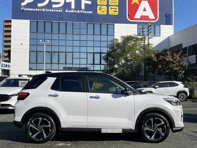 トヨタ ライズ Z 熊本県 2025(令7)年 0.1千km ブラックマイカメタリック/シャイニングホワイトパール ワンオーナー/プッシュスタート/純正ディスプレイオーディオ/全方位カメラ/純正17インチAW/レーダークルーズ/前席シートヒーター/LEDヘッドライト/オートライト/フォグライト/横滑り防止装置/ウィンカーミラー/純正フロアマット/新車保証書/取扱説明書/スマートスペアキー×1本