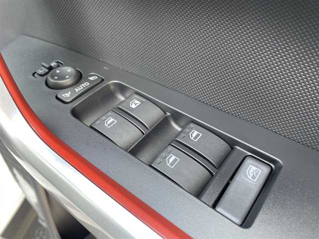 トヨタ ライズ Z 熊本県 2025(令7)年 0.1千km ブラックマイカメタリック/シャイニングホワイトパール ワンオーナー/プッシュスタート/純正ディスプレイオーディオ/全方位カメラ/純正17インチAW/レーダークルーズ/前席シートヒーター/LEDヘッドライト/オートライト/フォグライト/横滑り防止装置/ウィンカーミラー/純正フロアマット/新車保証書/取扱説明書/スマートスペアキー×1本