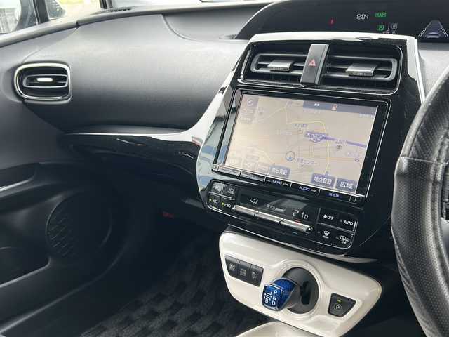 トヨタ プリウス A 山形県 2016(平28)年 8万km アティチュードブラックマイカ ４WD/純正9インチメモリーナビ（BLUETOOTH/オーディオ/CD/フルセグ)/レーダークルーズコントロール/BSM/衝突被害軽減システム/パーキングアシスト/ステアリングスイッチ/ビルトインETC/スマートキー/レーンキープアシスト/横滑り防止装置/ドアバイザー前席/電動格納ミラー