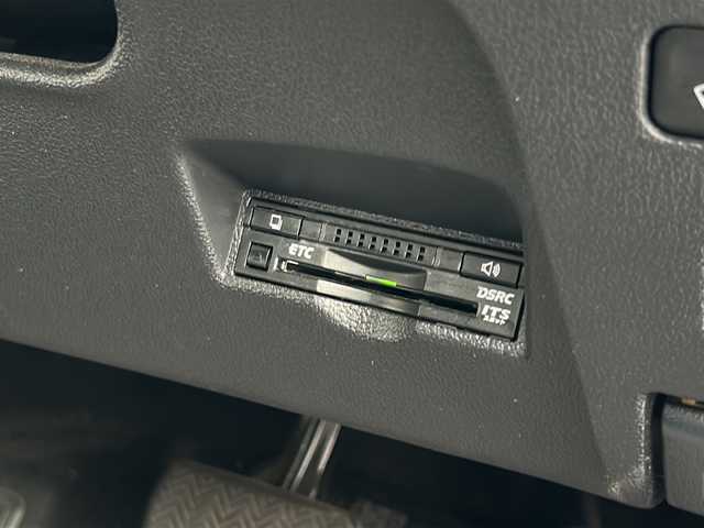 トヨタ プリウス A 山形県 2016(平28)年 8万km アティチュードブラックマイカ ４WD/純正9インチメモリーナビ（BLUETOOTH/オーディオ/CD/フルセグ)/レーダークルーズコントロール/BSM/衝突被害軽減システム/パーキングアシスト/ステアリングスイッチ/ビルトインETC/スマートキー/レーンキープアシスト/横滑り防止装置/ドアバイザー前席/電動格納ミラー