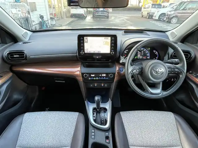 トヨタ ヤリスクロス ハイブリッド Z 静岡県 2020(令2)年 6.6万km ブラックマイカ/ベージュ 2トーン 1オーナー　/トヨタセーフティセンス　/HUD　/ACC　/クリアランスソナー　/パークアシスト　/純正ナビ　/地デジ　/360度カメラ　/半革シート　/D席PWシート　/前席シートヒーター　/ステアリングヒーター/ドライブモード/PWリアゲート/オートハイビーム/社外前後ドラレコ/純正18インチAW/スペアキー/保証書/取説