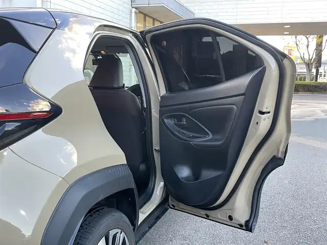 トヨタ ヤリスクロス ハイブリッド Z 静岡県 2020(令2)年 6.6万km ブラックマイカ/ベージュ 2トーン 1オーナー　/トヨタセーフティセンス　/HUD　/ACC　/クリアランスソナー　/パークアシスト　/純正ナビ　/地デジ　/360度カメラ　/半革シート　/D席PWシート　/前席シートヒーター　/ステアリングヒーター/ドライブモード/PWリアゲート/オートハイビーム/社外前後ドラレコ/純正18インチAW/スペアキー/保証書/取説