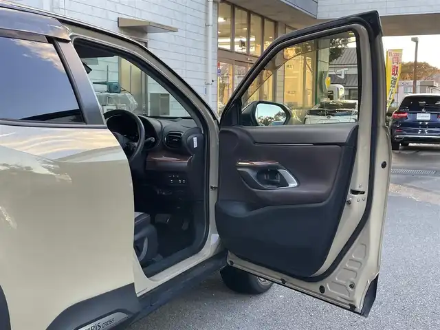 トヨタ ヤリスクロス ハイブリッド Z 静岡県 2020(令2)年 6.6万km ブラックマイカ/ベージュ 2トーン 1オーナー　/トヨタセーフティセンス　/HUD　/ACC　/クリアランスソナー　/パークアシスト　/純正ナビ　/地デジ　/360度カメラ　/半革シート　/D席PWシート　/前席シートヒーター　/ステアリングヒーター/ドライブモード/PWリアゲート/オートハイビーム/社外前後ドラレコ/純正18インチAW/スペアキー/保証書/取説