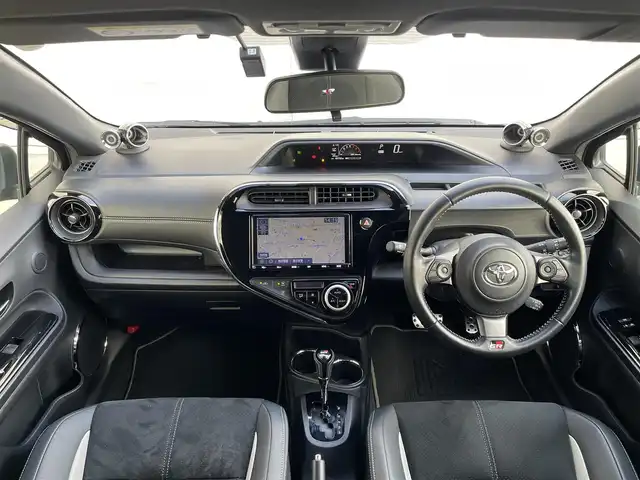 トヨタ アクア G GRスポーツ 17インチPKG 山梨県 2019(令1)年 4.3万km ブラックマイカ GR本革巻きステアリング　/GRボディーストライプ　/GRホイールデカール/GR本革巻きシフトノブ/GRフロアマット/GRスポーツサイドバイザー/純正SDナビ　/フルセグTV　/Ｂｌｕｅｔｏｏｔｈ　/バックカメラ　/シートヒーター　/クルーズコントロール　/ETC/Aライト　/Aハイビーム　/LKA/LED