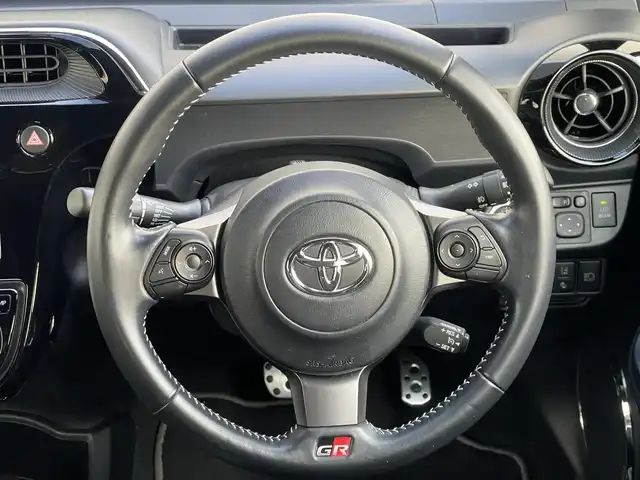 トヨタ アクア G GRスポーツ 17インチPKG 山梨県 2019(令1)年 4.3万km ブラックマイカ GR本革巻きステアリング　/GRボディーストライプ　/GRホイールデカール/GR本革巻きシフトノブ/GRフロアマット/GRスポーツサイドバイザー/純正SDナビ　/フルセグTV　/Ｂｌｕｅｔｏｏｔｈ　/バックカメラ　/シートヒーター　/クルーズコントロール　/ETC/Aライト　/Aハイビーム　/LKA/LED