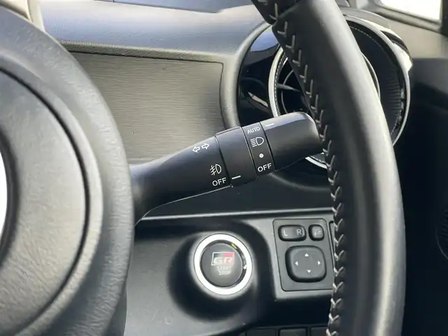 トヨタ アクア G GRスポーツ 17インチPKG 山梨県 2019(令1)年 4.3万km ブラックマイカ GR本革巻きステアリング　/GRボディーストライプ　/GRホイールデカール/GR本革巻きシフトノブ/GRフロアマット/GRスポーツサイドバイザー/純正SDナビ　/フルセグTV　/Ｂｌｕｅｔｏｏｔｈ　/バックカメラ　/シートヒーター　/クルーズコントロール　/ETC/Aライト　/Aハイビーム　/LKA/LED