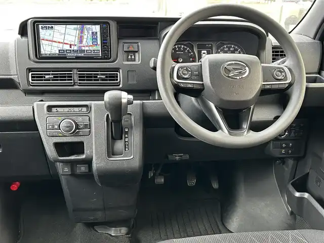 ダイハツ アトレー バン RS 大阪府 2022(令4)年 2.6万km オフビートカーキM メモリナビ(KXM-E505W)/BT/CD/DVD/SD/USB/TV/バックカメラ/前後ドラレコ(ZDR026)/両側パワースライドドア/追従機能付きクルーズコントロール/レーンキープアシスト/前後コーナーセンサー/フルフラットシート/純正フロアマット/LEDヘッドライト/オートライト/オートハイビーム/フロントフォグ/プッシュスタート/スマートキー×４/社外14インチAW/電格ミラー/ETC