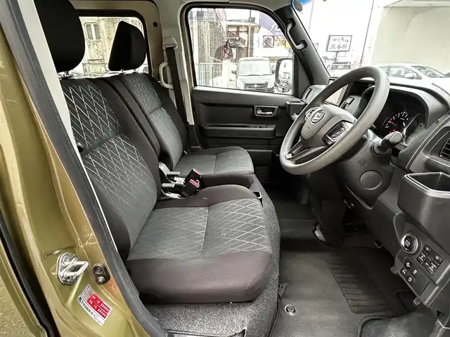 ダイハツ アトレー バン RS 大阪府 2022(令4)年 2.6万km オフビートカーキM メモリナビ(KXM-E505W)/BT/CD/DVD/SD/USB/TV/バックカメラ/前後ドラレコ(ZDR026)/両側パワースライドドア/追従機能付きクルーズコントロール/レーンキープアシスト/前後コーナーセンサー/フルフラットシート/純正フロアマット/LEDヘッドライト/オートライト/オートハイビーム/フロントフォグ/プッシュスタート/スマートキー×４/社外14インチAW/電格ミラー/ETC