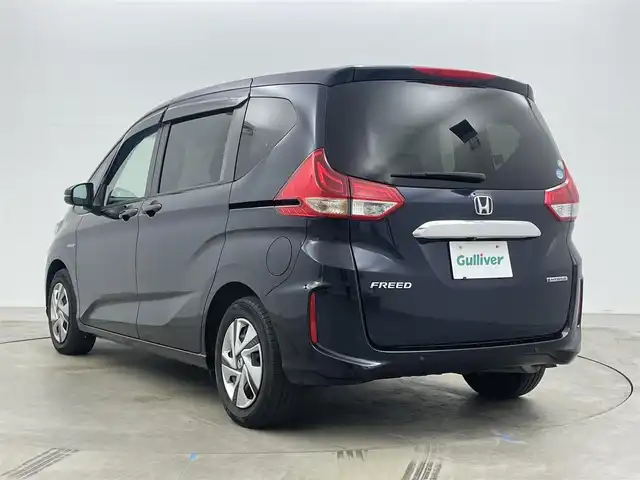 ホンダ フリード ハイブリット G ホンダセンシング 岡山県 2020(令2)年 5.6万km ミッドナイトブルービームM 純正ナビ/【Bluetooth/フルセグTV/CD/DVD/USB接続】/型番:VXM-204VFi/バックカメラ/前席シートヒーター/両側パワースライドドア/ＬＥＤヘッドライト/ビルトインＥＴＣ/衝突軽減ブレーキ/レーダークルーズコントロール/ドアバイザー/純正フロアマット/プッシュスタート/スマートキー×1/取扱説明書/ナビ取扱説明書/新車保証書