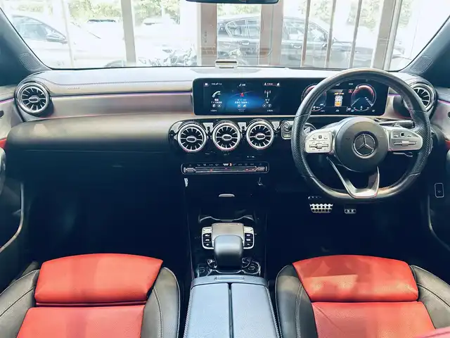 メルセデス・ベンツ ＣＬＡ２００ｄ Sブレーク AMGライン 大阪府 2019(令1)年 4.3万km デジタルホワイト レザーエクスクルーシブP/レーダーセーフティP/サンルーフ/HUD/ACC/純正ナビ/TV/360度カメラ/純正18インチAW/LEDヘッドライト/アンビエントライト/赤黒革/メモリ付きパワーシート/シートヒーター/電動リアゲート/ブラインドスポット/ワイヤレス充電/パドルシフト/クリアランスソナー/ETC/ドラレコ