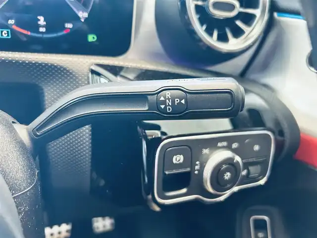 メルセデス・ベンツ ＣＬＡ２００ｄ Sブレーク AMGライン 大阪府 2019(令1)年 4.3万km デジタルホワイト レザーエクスクルーシブP/レーダーセーフティP/サンルーフ/HUD/ACC/純正ナビ/TV/360度カメラ/純正18インチAW/LEDヘッドライト/アンビエントライト/赤黒革/メモリ付きパワーシート/シートヒーター/電動リアゲート/ブラインドスポット/ワイヤレス充電/パドルシフト/クリアランスソナー/ETC/ドラレコ